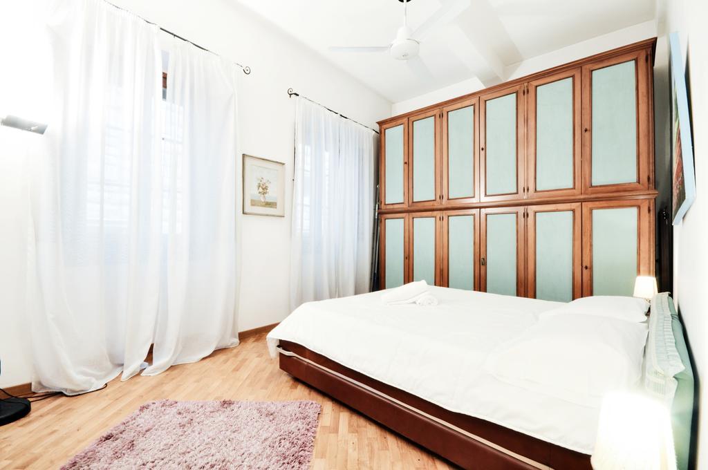 Uffizi Apartment 2 Флоренция Стая снимка