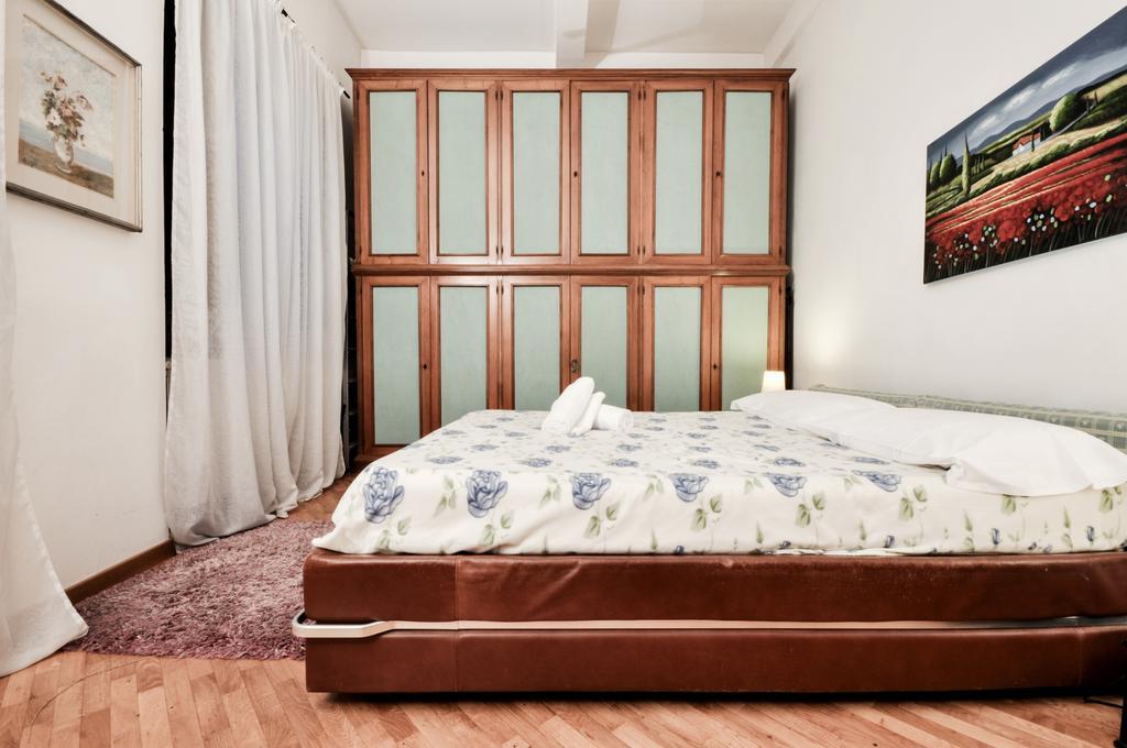 Uffizi Apartment 2 Флоренция Стая снимка