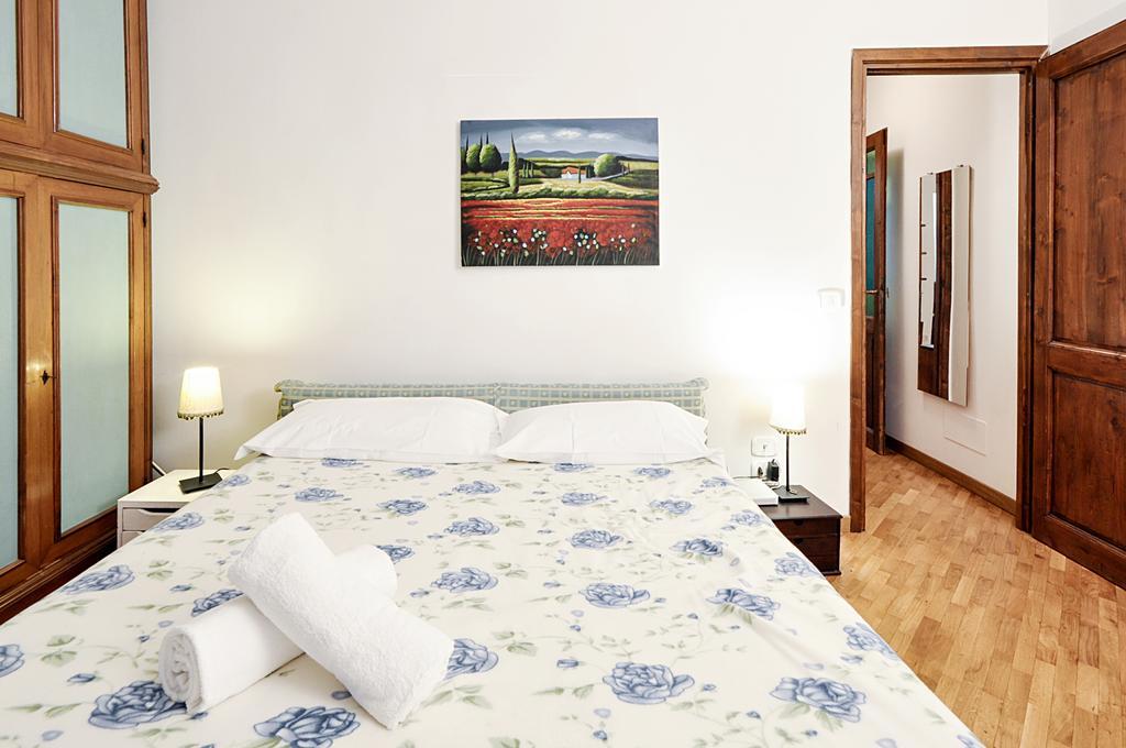 Uffizi Apartment 2 Флоренция Стая снимка