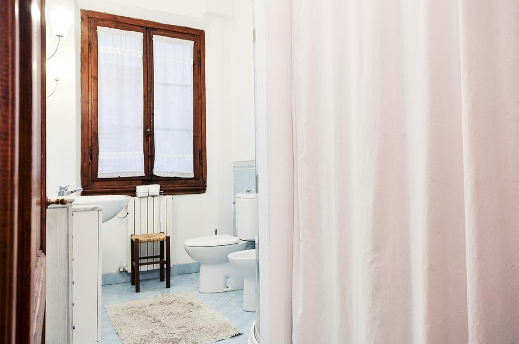 Uffizi Apartment 2 Флоренция Стая снимка