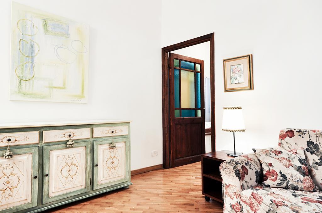 Uffizi Apartment 2 Флоренция Стая снимка