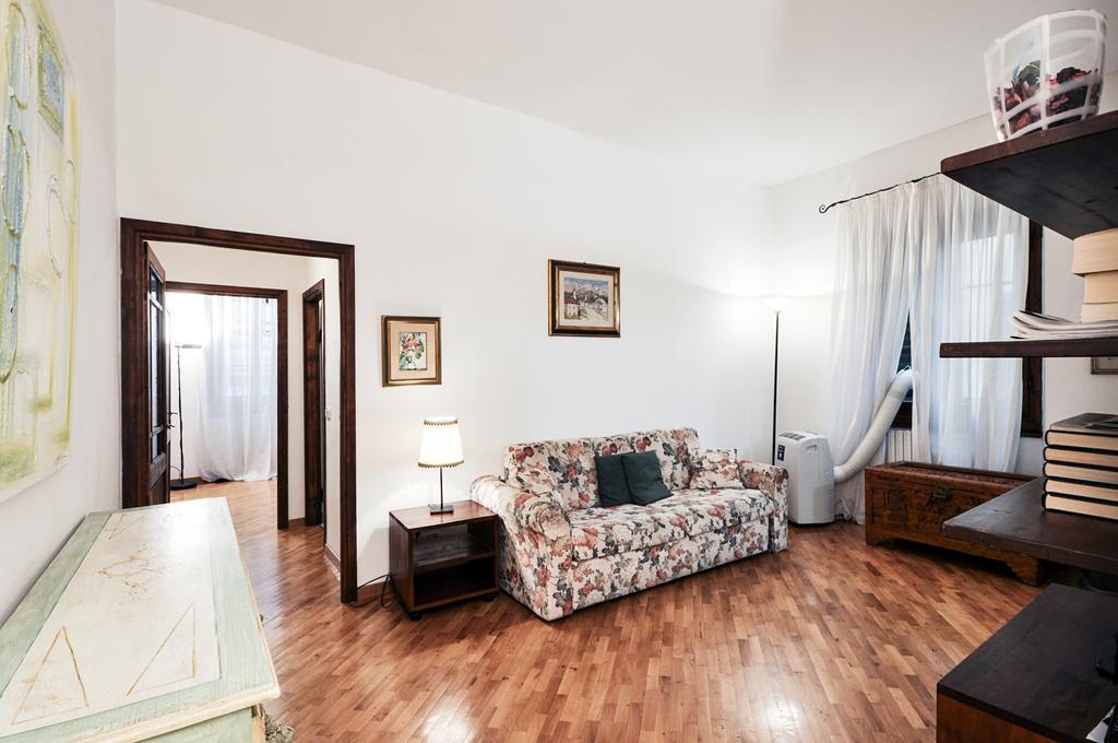Uffizi Apartment 2 Флоренция Стая снимка